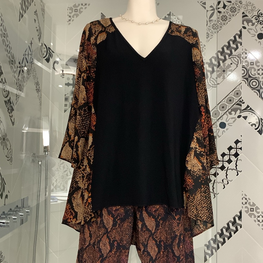 NWT🇨🇦Gorgeous JR Black/Multi Colour Blocked Snakeskin Print Top